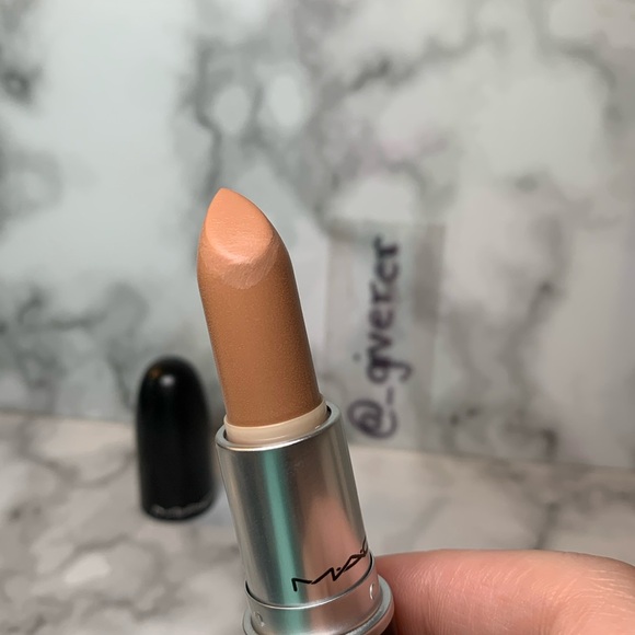 SELF AWARE Amplified Lipstick MAC - Picture 3 of 13